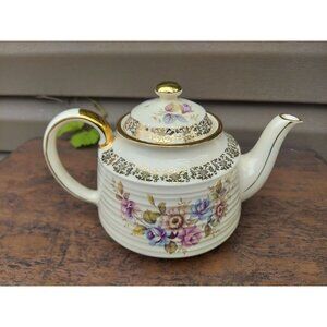 Sadler Windsor 4 Cup Teapot w/ Blue & Lavender Flowers Ribbed